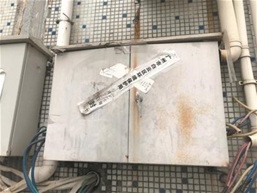化妝品廠偷偷排放廢水被查后，斷水?dāng)嚯娺€能繼續(xù)開工？